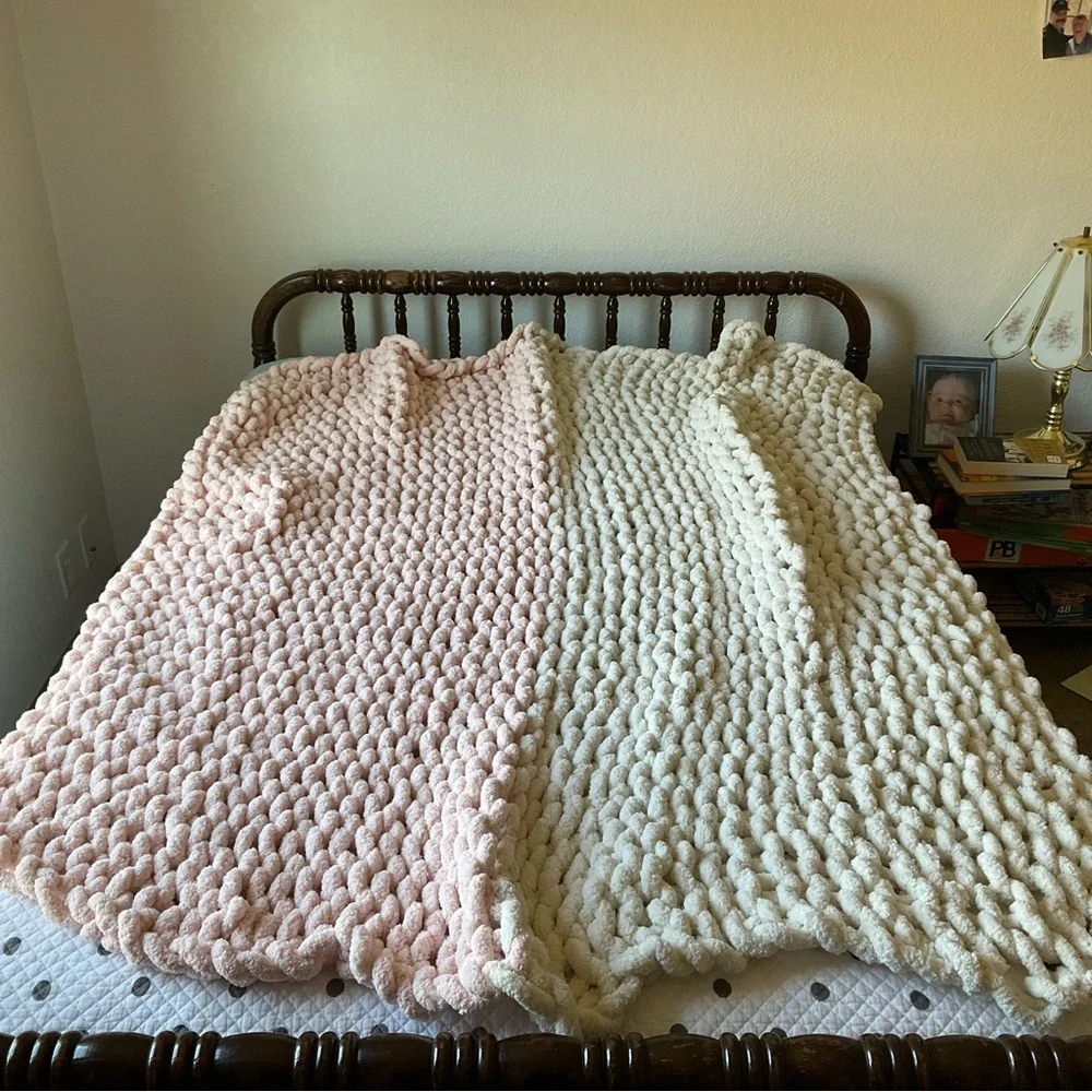 Chunky Handmade Jumbo Yarn‎ Throw Blanket 2-Toned Cream & Pink Snuggly Farmhouse